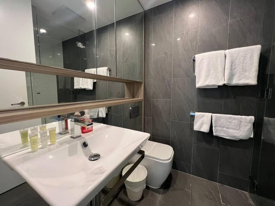 Emporium Residential 2 Bed 2 Bath 1 Car Apartment Brisbane